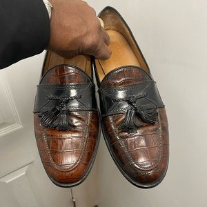 Leather embossed crocodile size 12 M brown black trim loafers